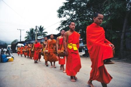 moines-laos
